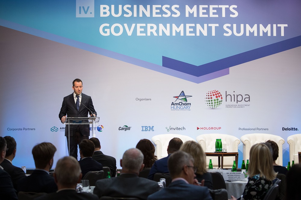 Róber Ésik, President of HIPA on the podium