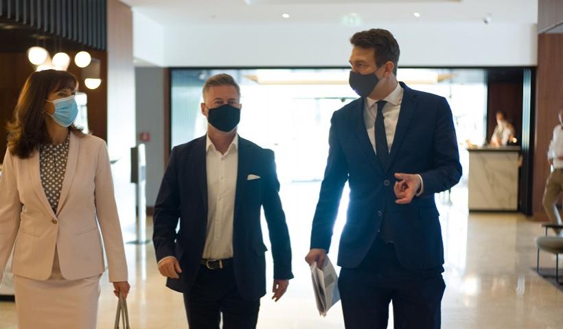 CEO Lippai-Nagy, President Bársony, State Secretary György